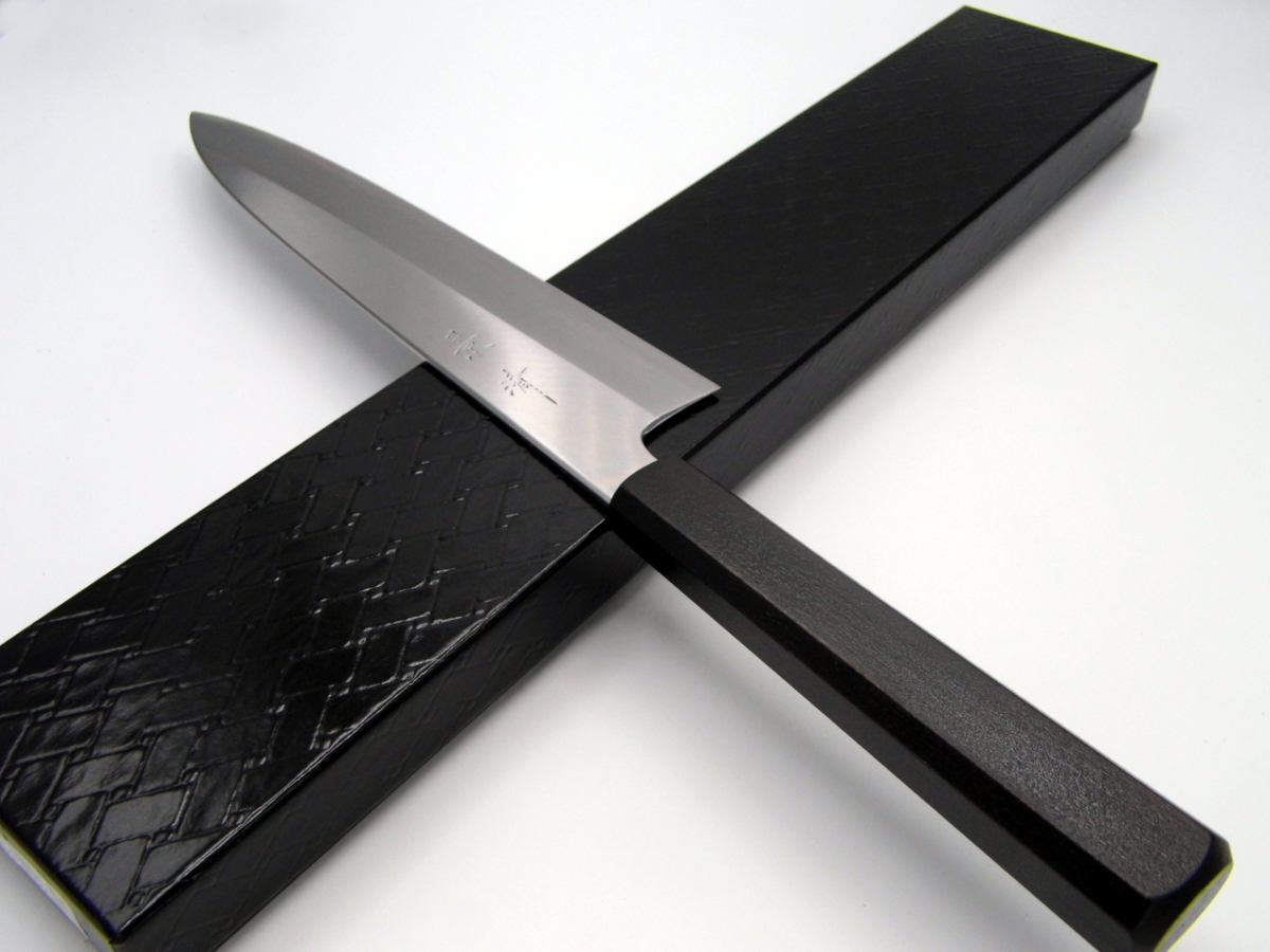 coltello da cucina giapponese gyuto in acciaio gingami#3 in legno laccato nero particolare della linea