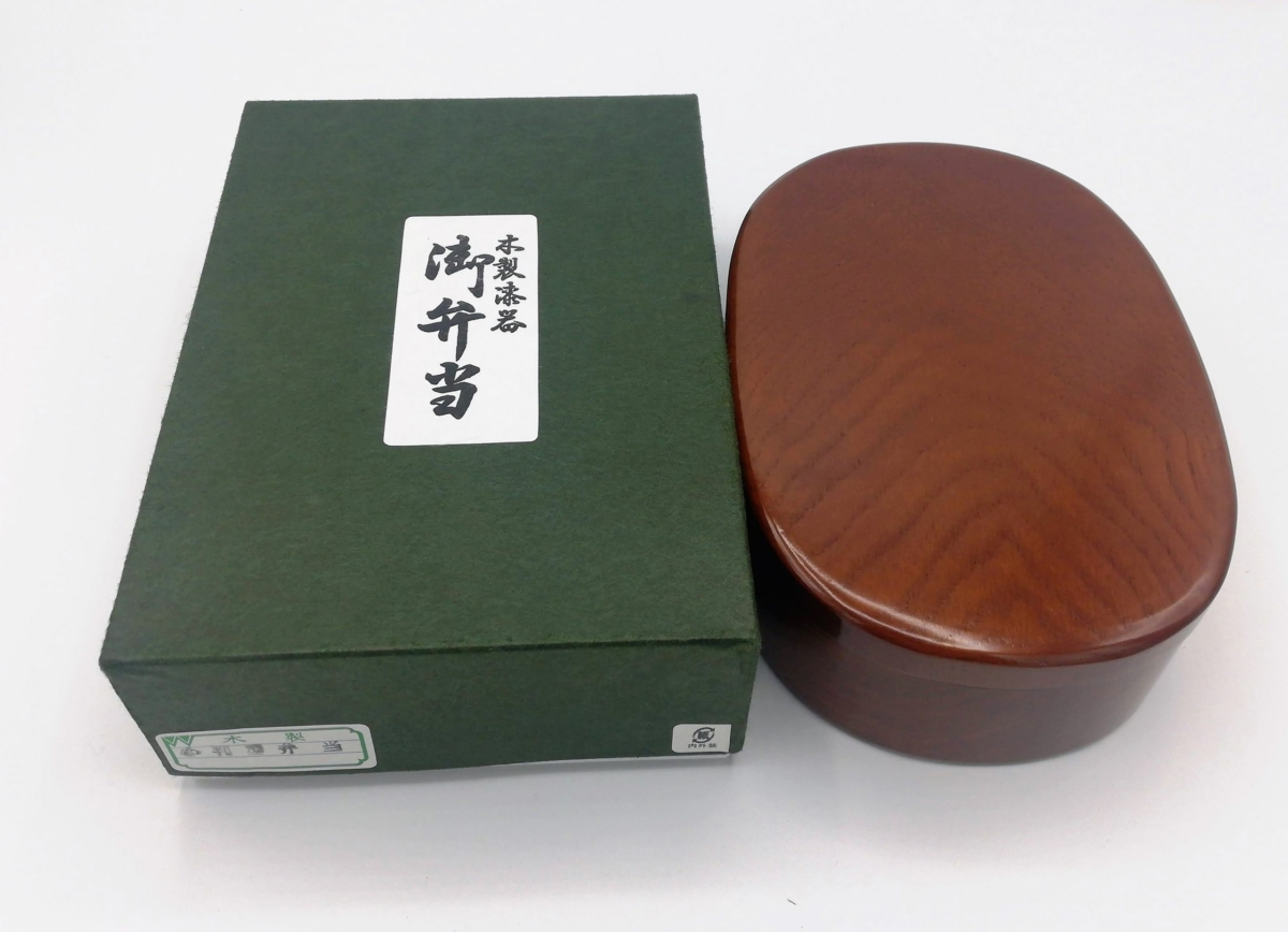 Bentō box in legno laccata