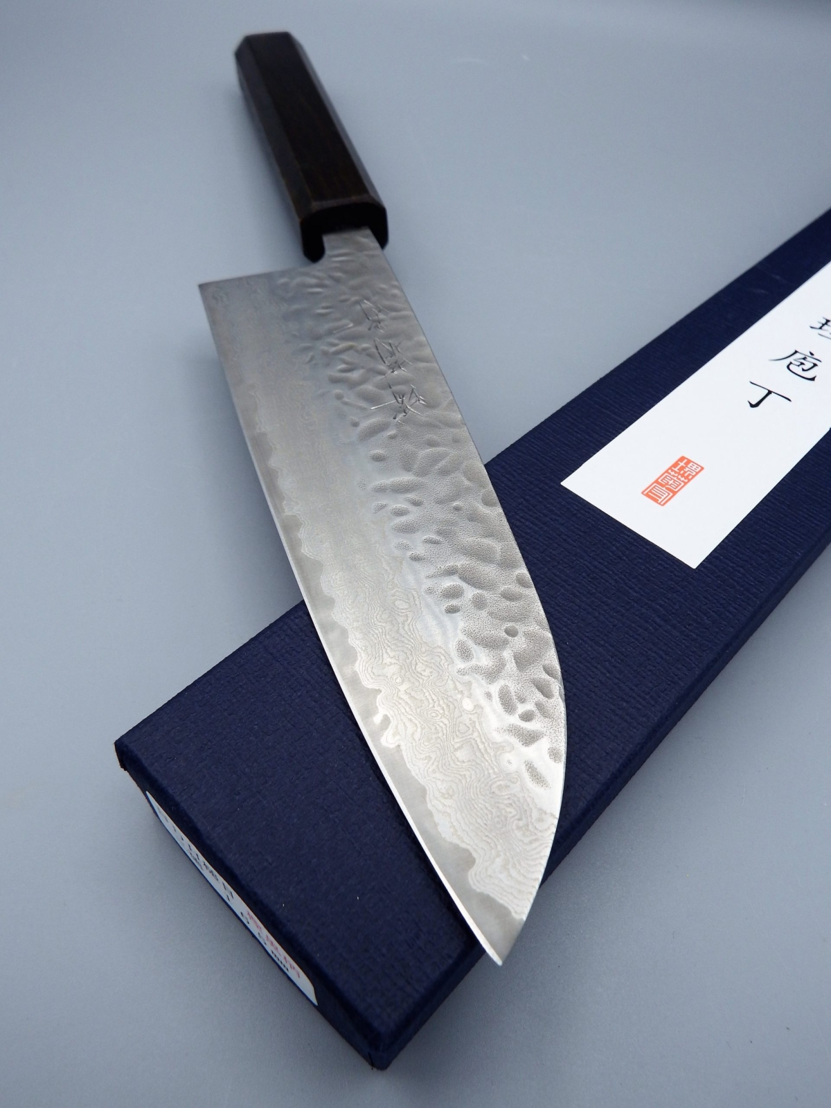Sakai Kikumori Wa Santoku 67 layers Tsuchime-Damascus 165 mm