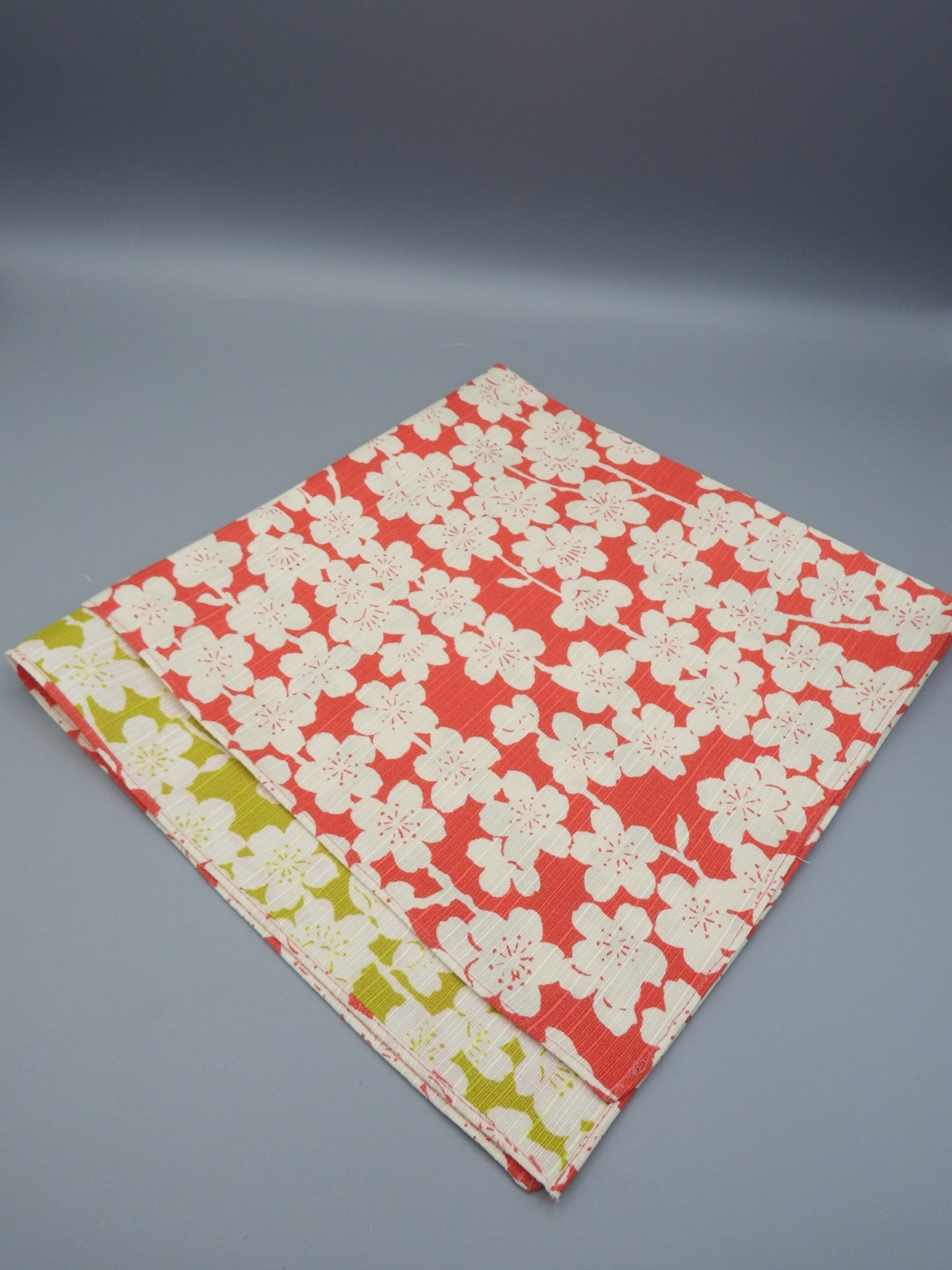 Furoshiki giapponese reversibile fiori di ciliegio rosa e verde
