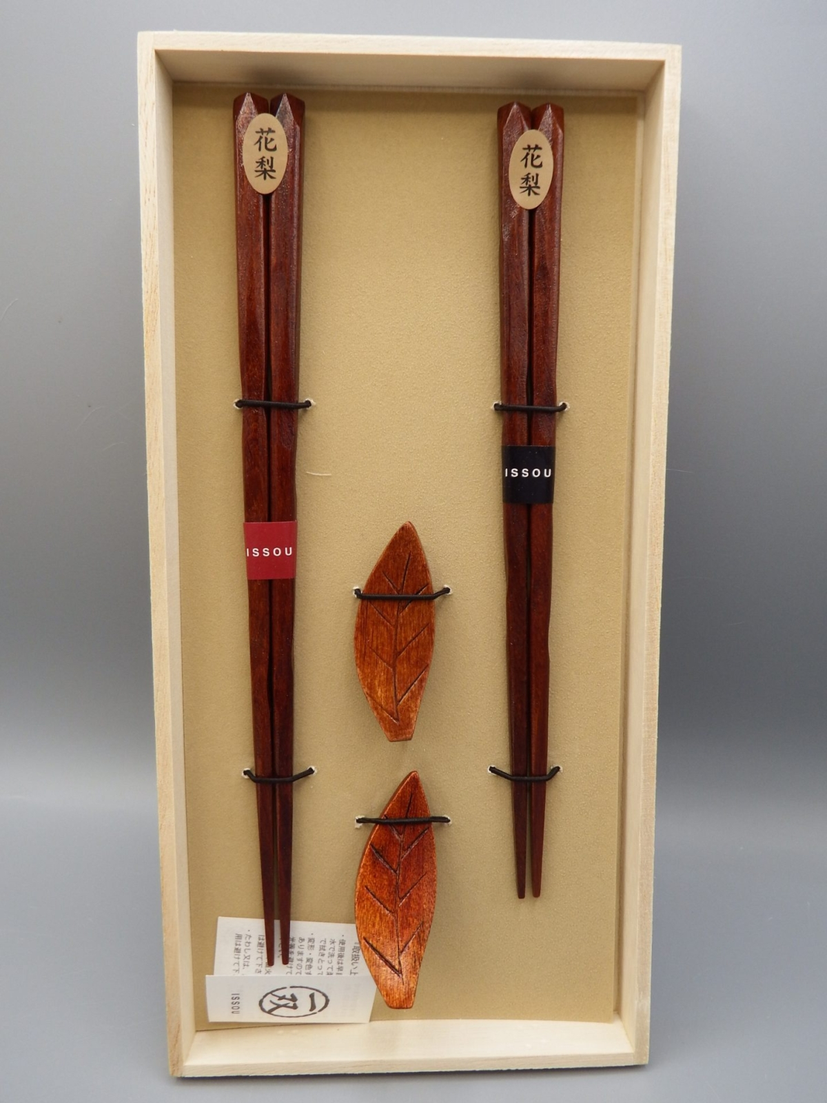 Set di bacchette Ishida Issou Karin in Paulownia box