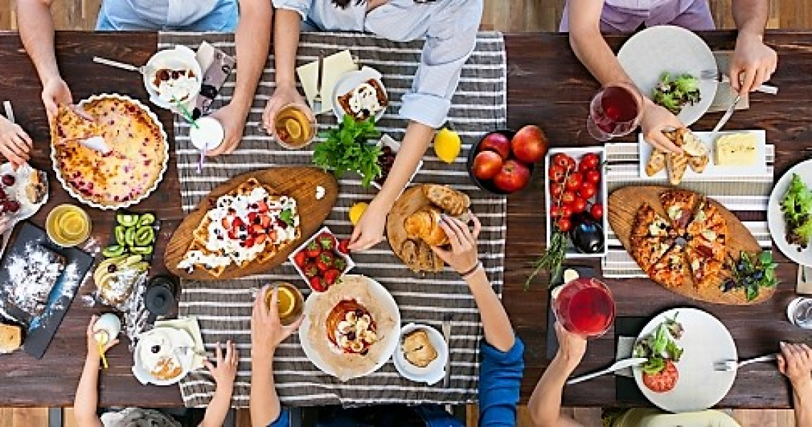 scena della tavola_l'Italia in Giappone